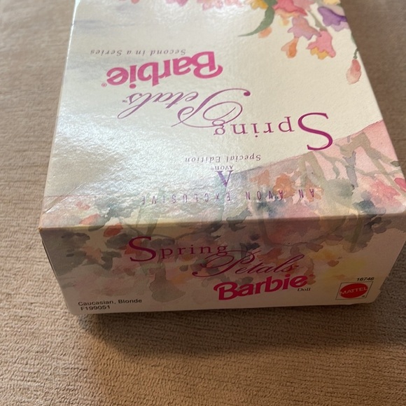 Spring Petals Barbie Doll Blonde Second in Series Avon Exclusive Special… - Picture 7 of 9